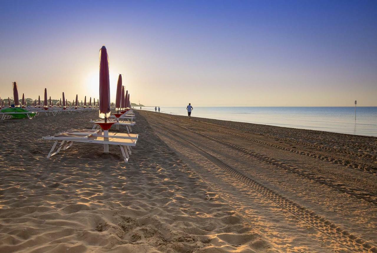 Hotel Adriatico Bibione Esterno foto