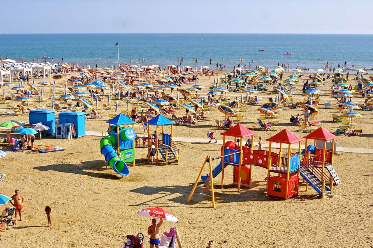 Hotel Adriatico Bibione Esterno foto